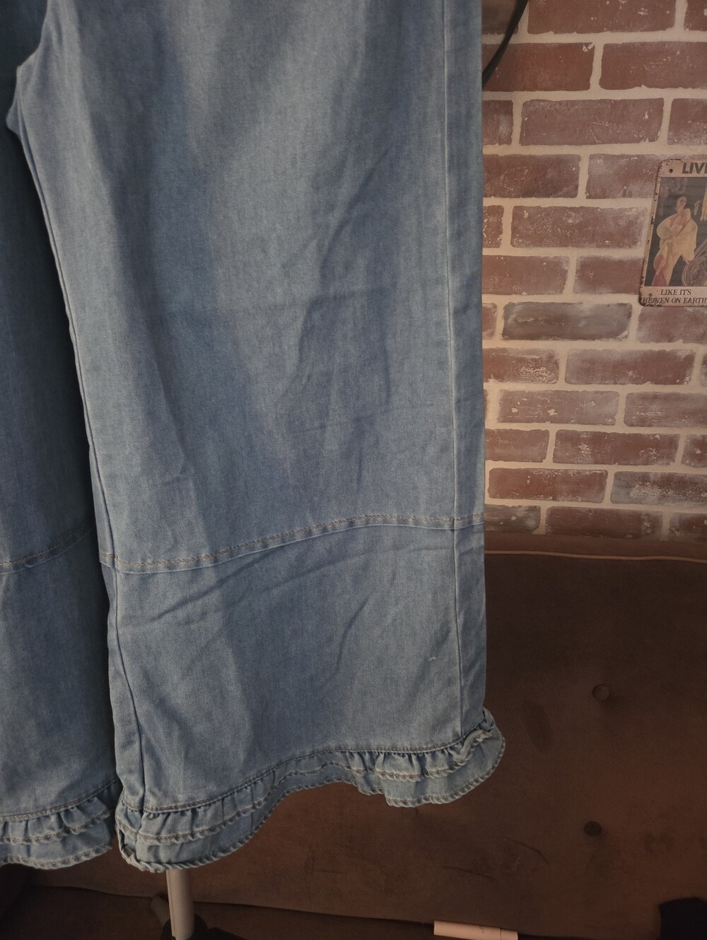 Wide Leg Jeans With Ruffle - Picture 2 of 8